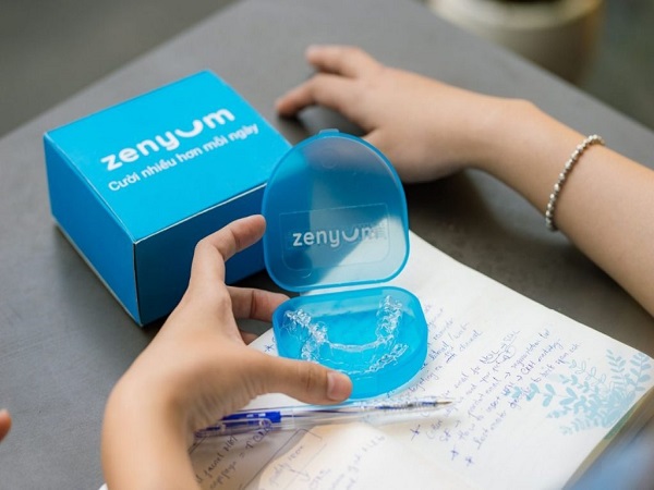 Niềng răng trong suốt Zenyum