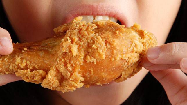 จัดฟันแบบใสหรือดัดฟันแบบใสสามารถกินอาหารแบบปกติได้ไหม