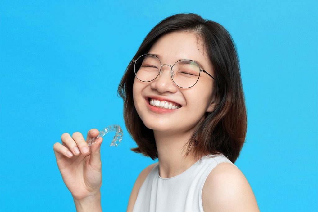 Hàm duy trì trong suốt Zenyum có giá bao nhiêu?