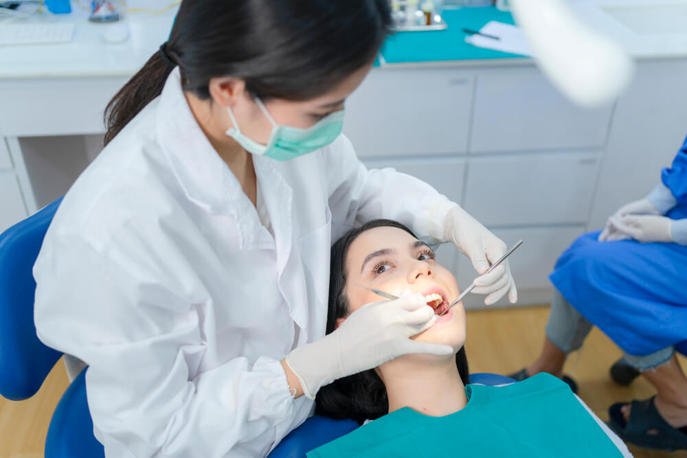 a paient visit dentist